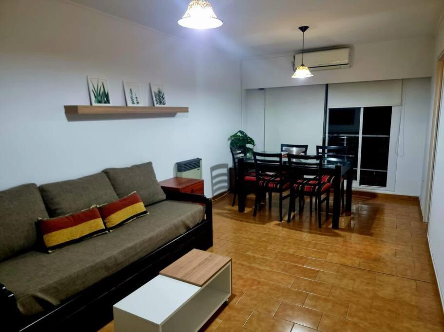Departamento 2 Ambientes. 2 Cuadras De Patio Olmos Apartment